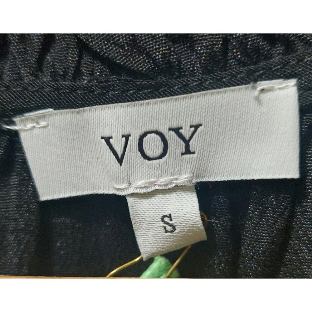 NWT Voy Women's Black Top W/ Colorful Abstract Sleeves Size Small - Picture 2 of 8